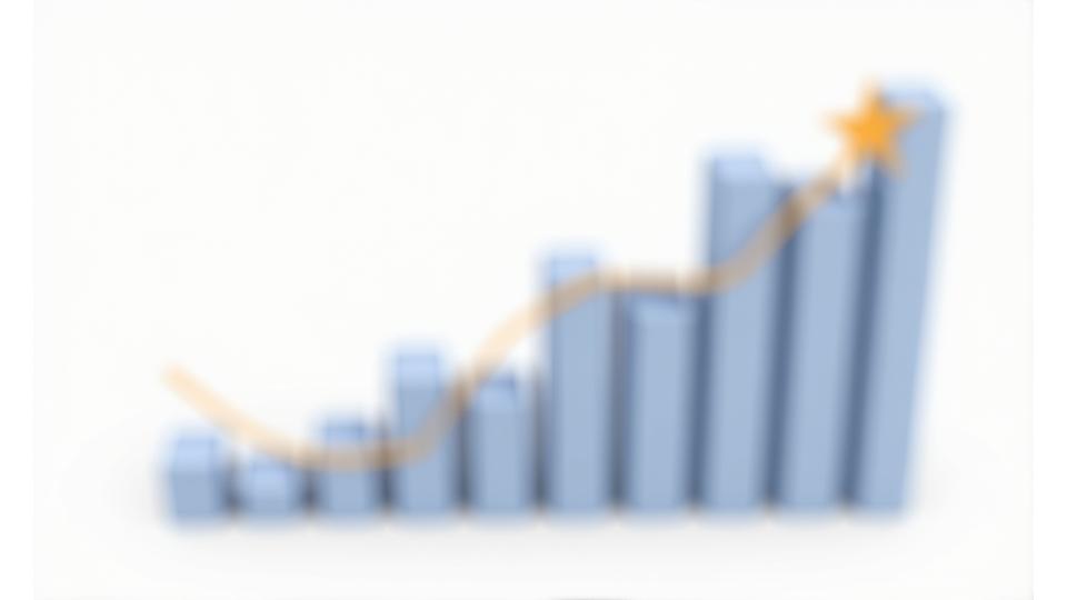 Gráfico de barras ascendente mostrando o aumento do valor de mercado de produtos rastreáveis versus não rastreáveis, com ícones de cifrões e estrelas para qualidade.